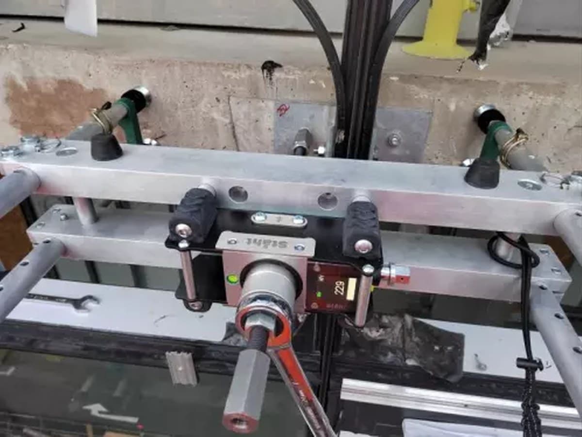 STAHT pull-out test setup